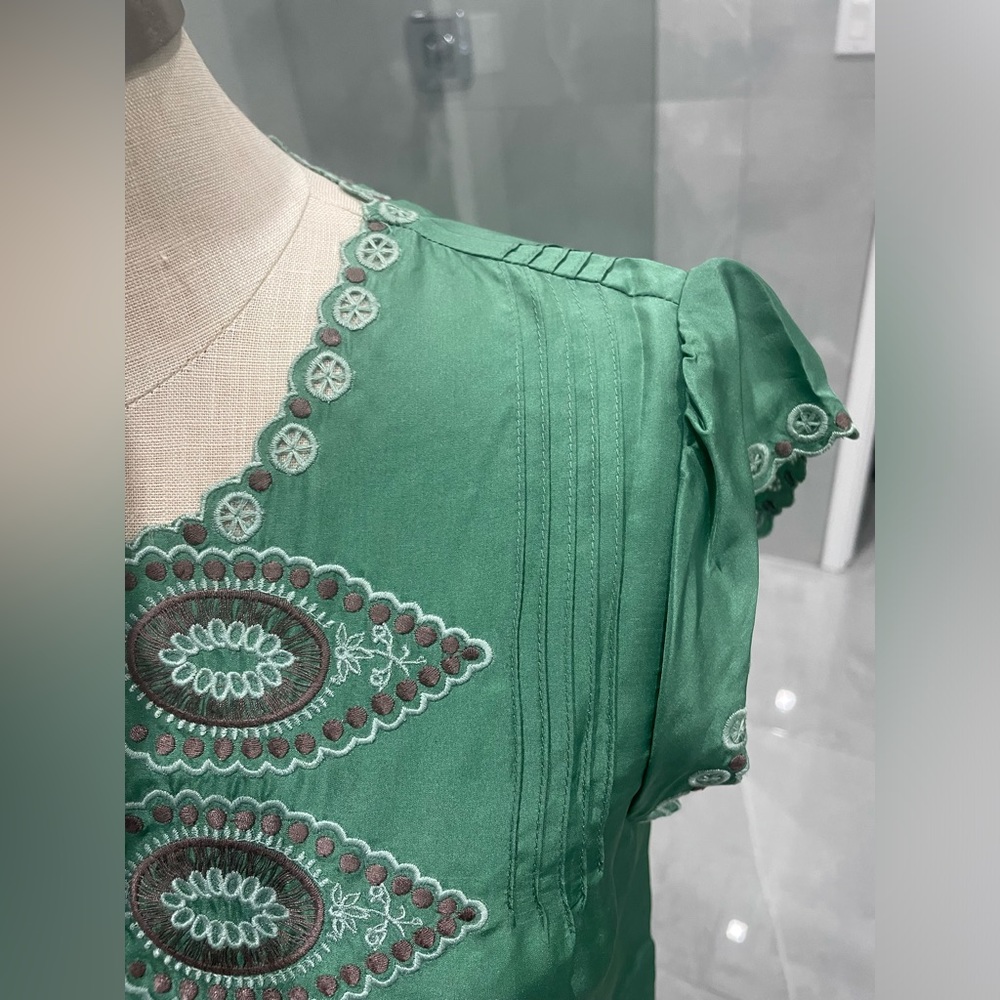 BCBGMAXAZRIA GREEN SILK TOP SIZE SMALL - Picture 5 of 16